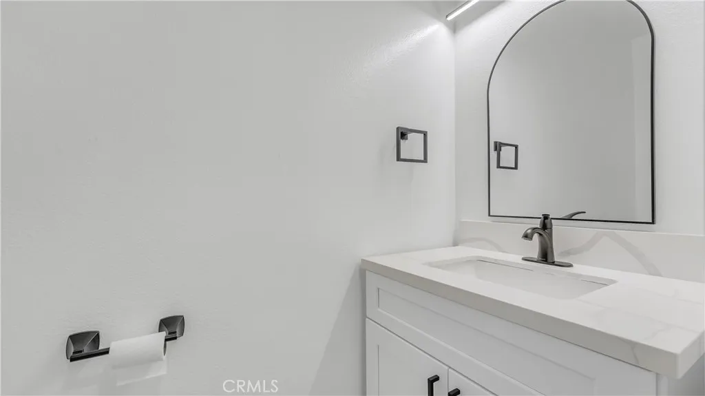 527 B E Elmwood, Burbank, California 91501 home-pic-13