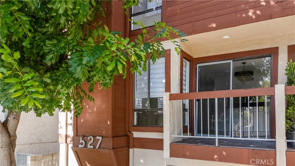 527 B E Elmwood, Burbank, California 91501 home-pic-1
