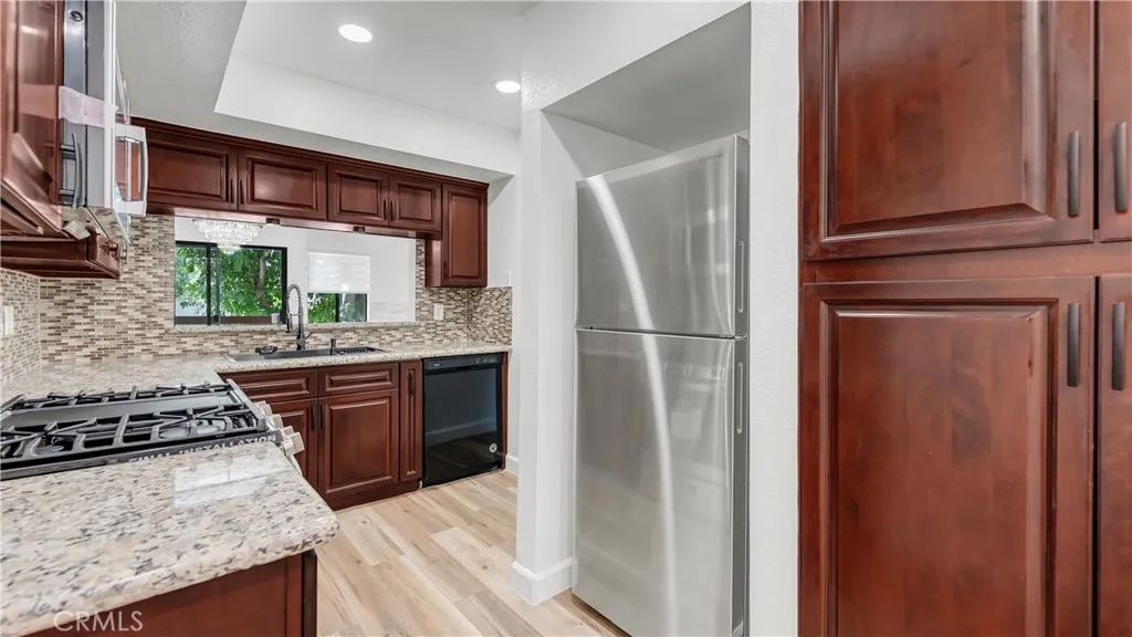 527 B E Elmwood, Burbank, California 91501 home-pic-6