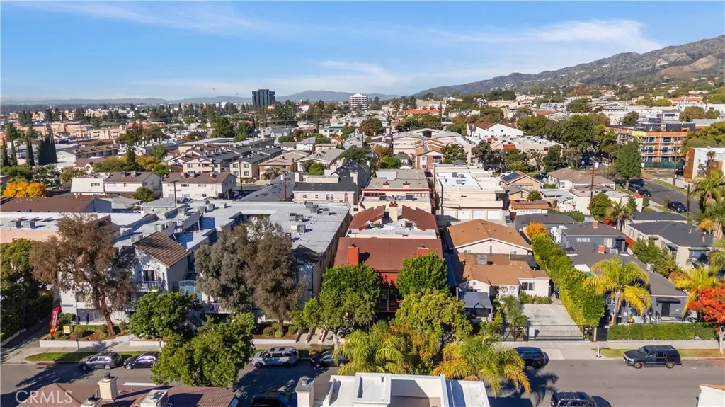 527 B E Elmwood, Burbank, California 91501 home-pic-17