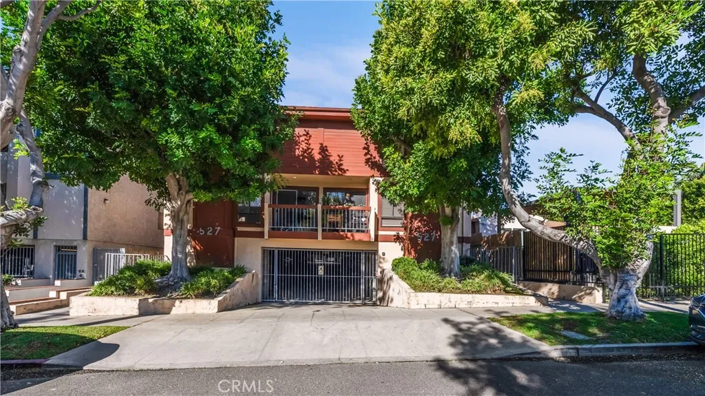 527 B E Elmwood, Burbank, California 91501 home-pic-0