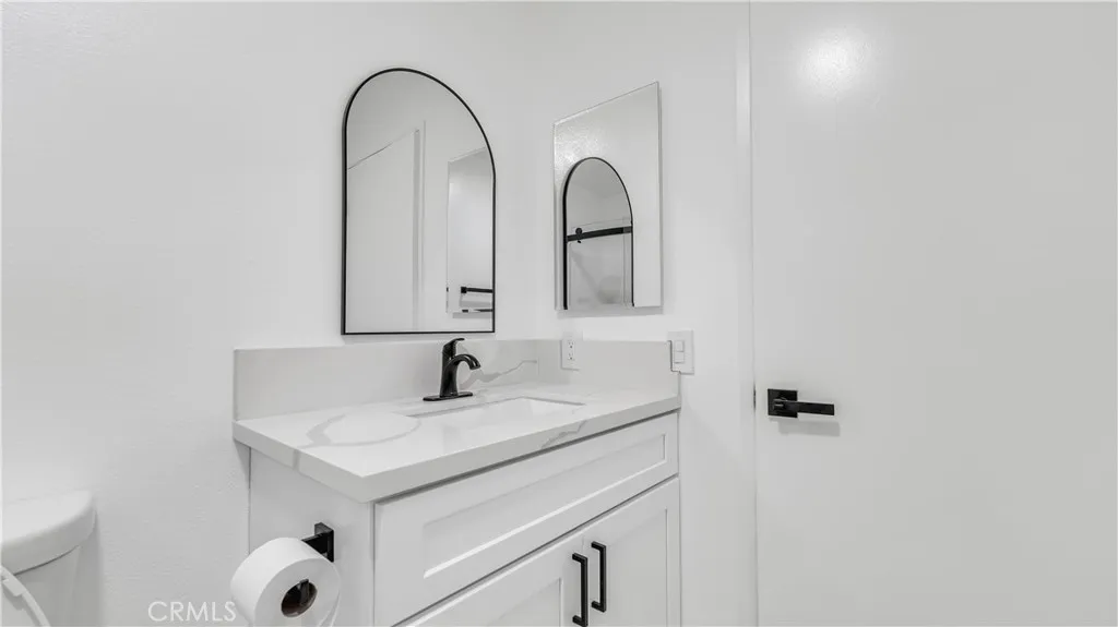 527 B E Elmwood, Burbank, California 91501 home-pic-9