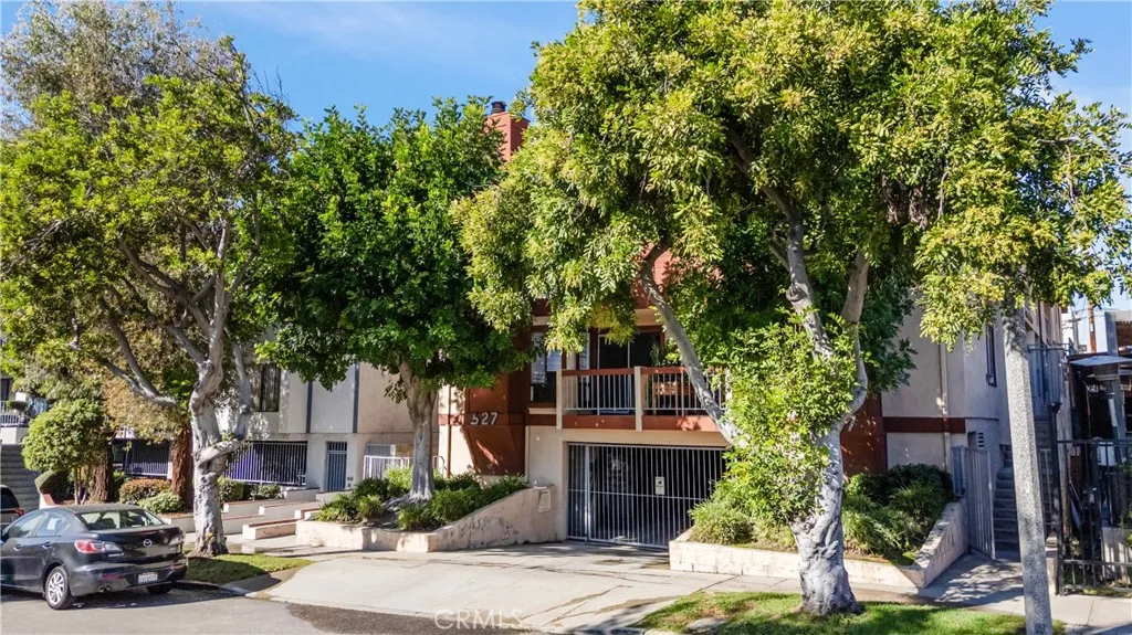 527 B E Elmwood, Burbank, California 91501 home-pic-18