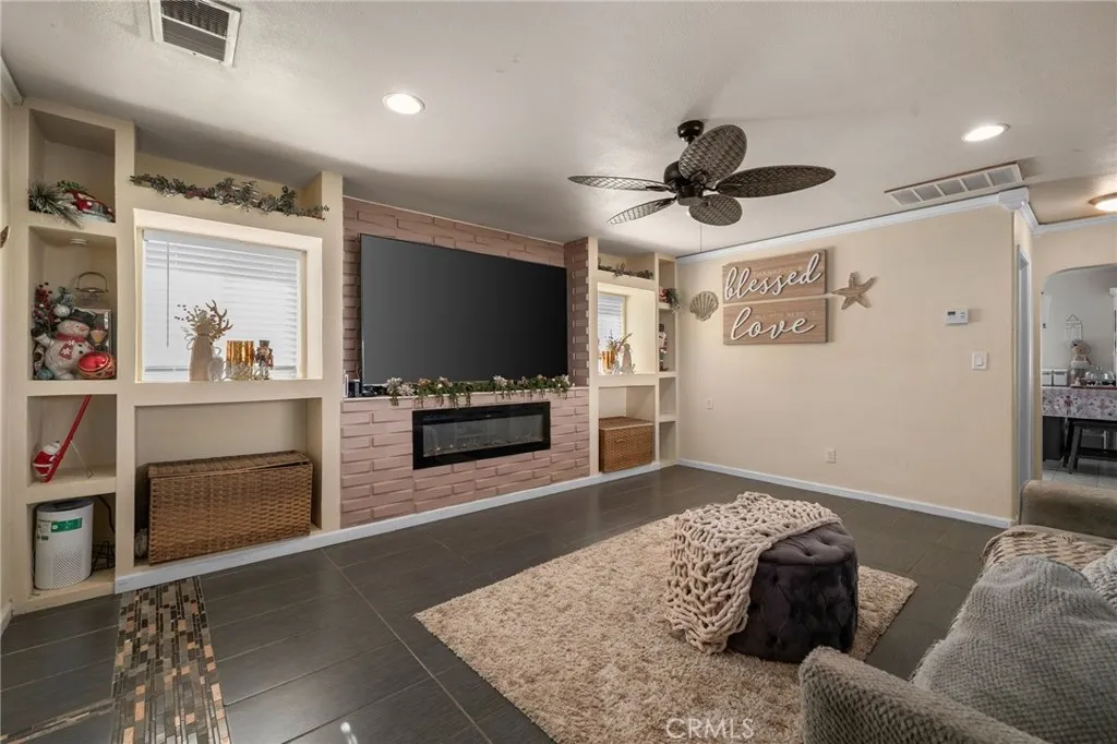 826 W Main, Riverside, California 92507 home-pic-10