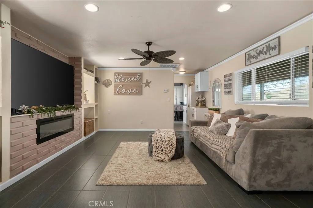 826 W Main, Riverside, California 92507 home-pic-9
