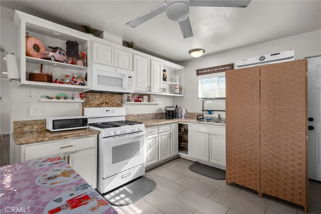 826 W Main, Riverside, California 92507 home-pic-14