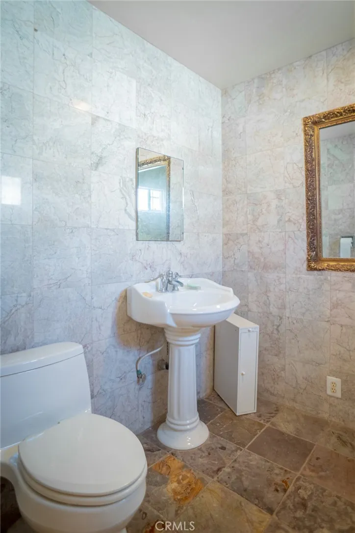 5934 Madden, Los Angeles, California 90043 home-pic-41
