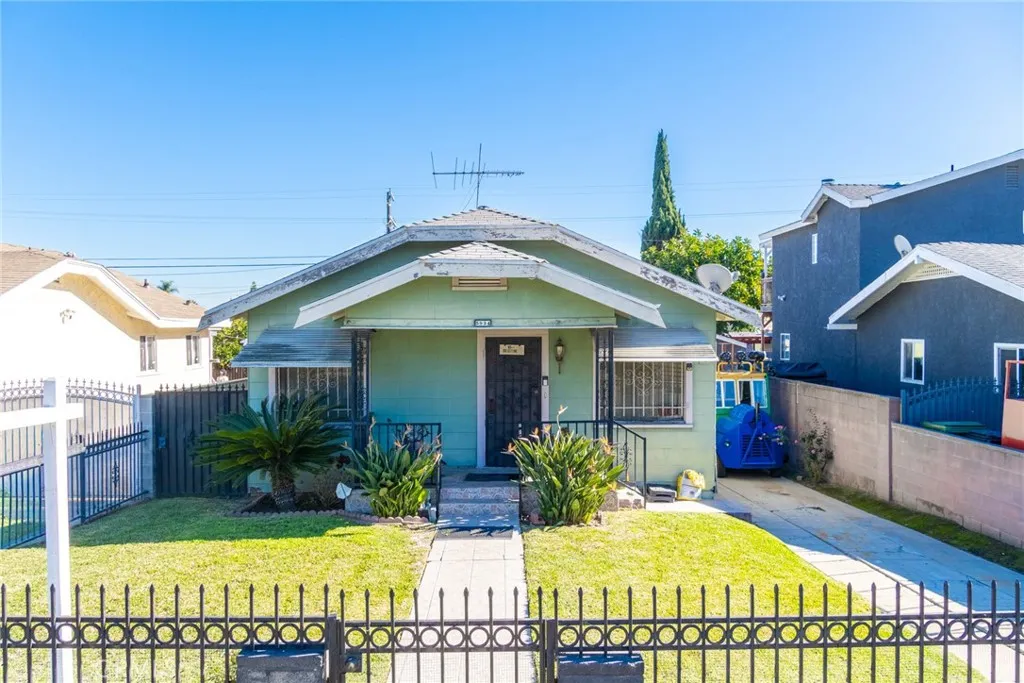 5934 Madden, Los Angeles, California 90043 home-pic-1