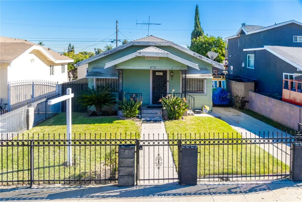 5934 Madden, Los Angeles, California 90043 home-pic-36