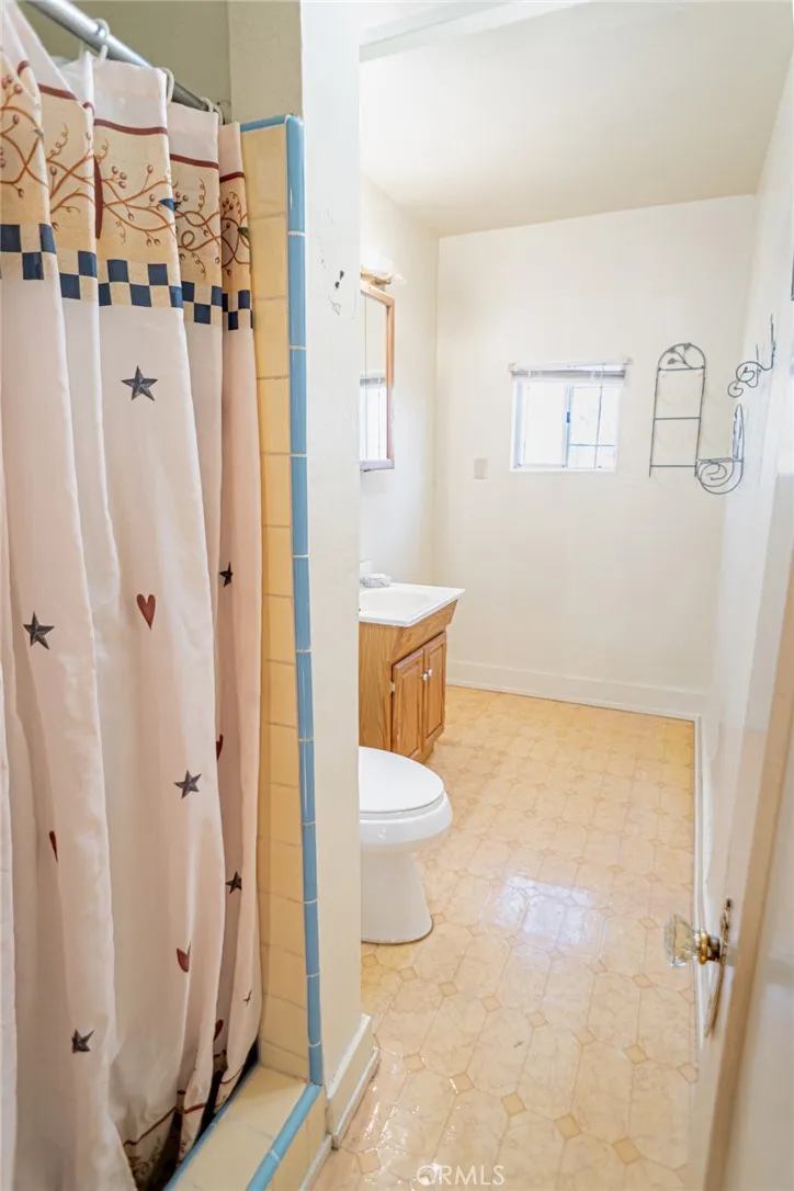 5934 Madden, Los Angeles, California 90043 home-pic-39