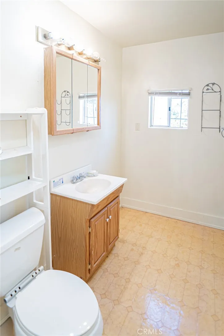 5934 Madden, Los Angeles, California 90043 home-pic-40