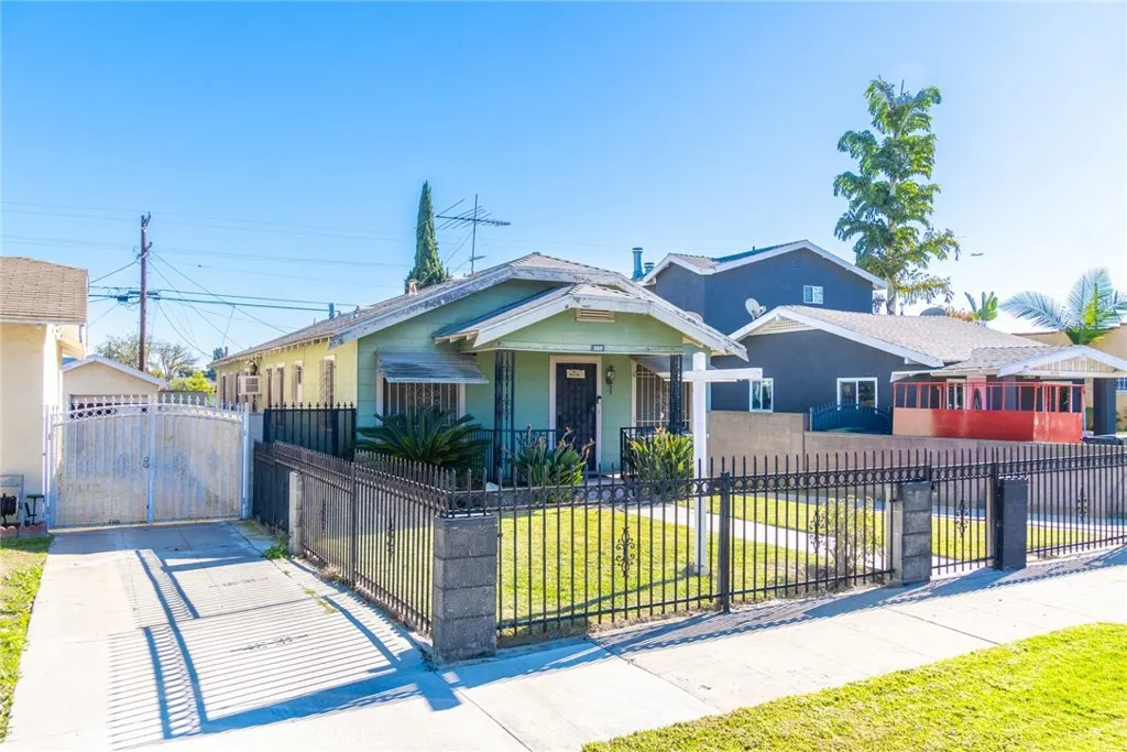 5934 Madden, Los Angeles, California 90043 home-pic-38