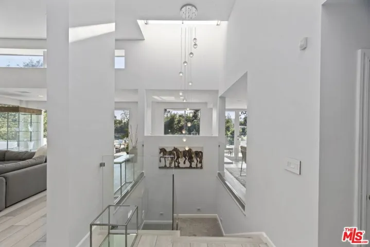 641 Walther Way, Los Angeles, California 90049