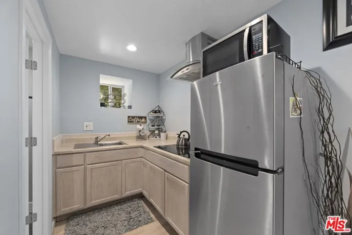 641 Walther Way, Los Angeles, California 90049