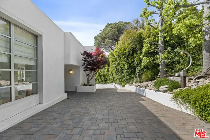 641 Walther Way, Los Angeles, California 90049