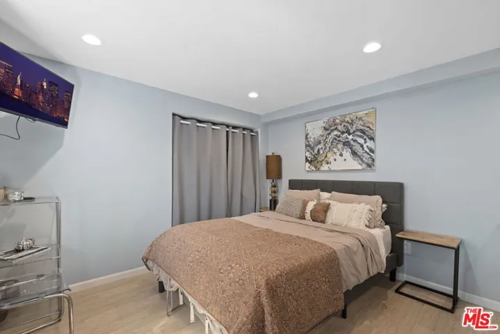 641 Walther Way, Los Angeles, California 90049