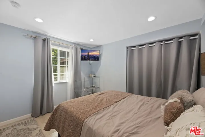 641 Walther Way, Los Angeles, California 90049