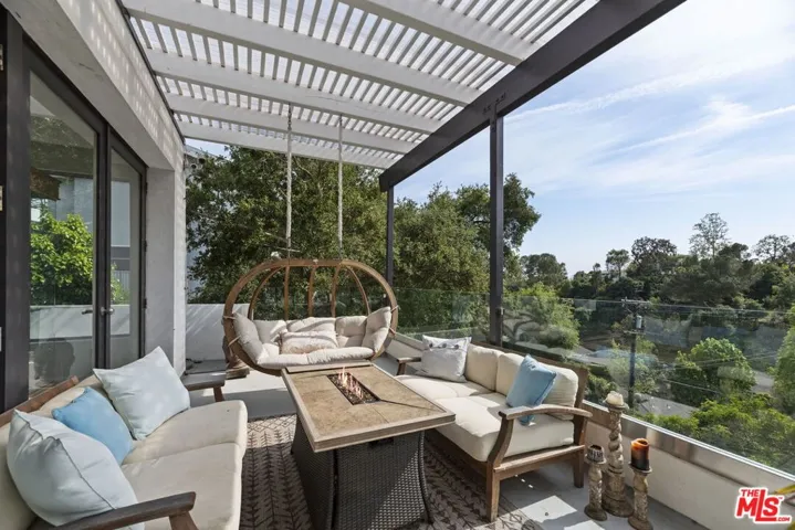 641 Walther Way, Los Angeles, California 90049