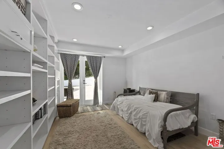 641 Walther Way, Los Angeles, California 90049