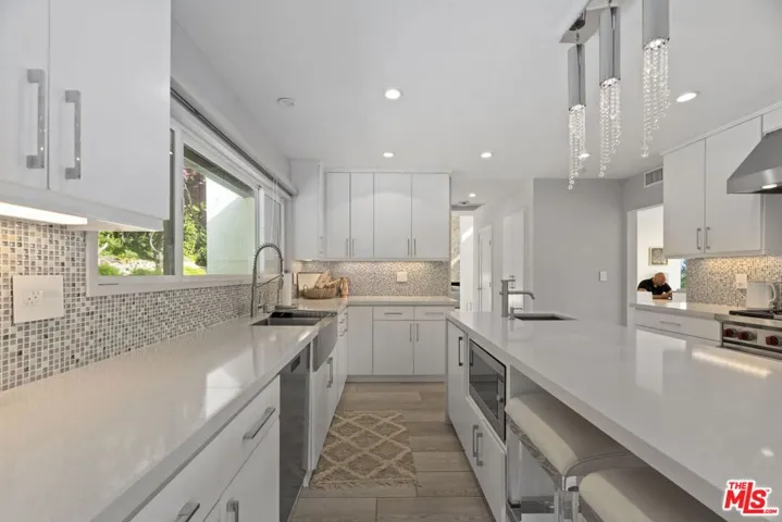 641 Walther Way, Los Angeles, California 90049