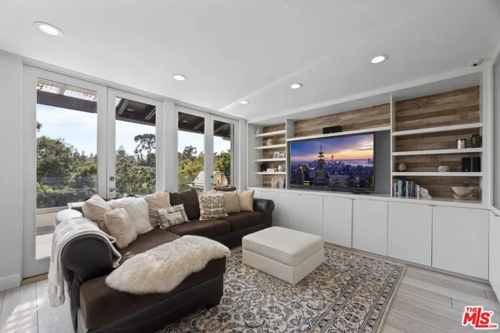 641 Walther Way, Los Angeles, California 90049