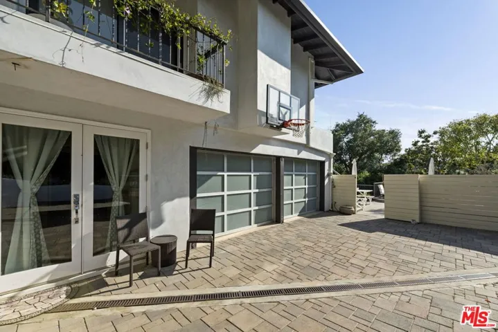 641 Walther Way, Los Angeles, California 90049