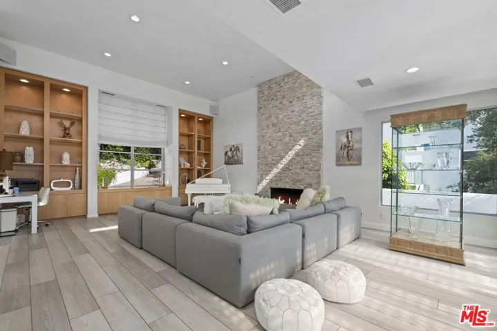 641 Walther Way, Los Angeles, California 90049