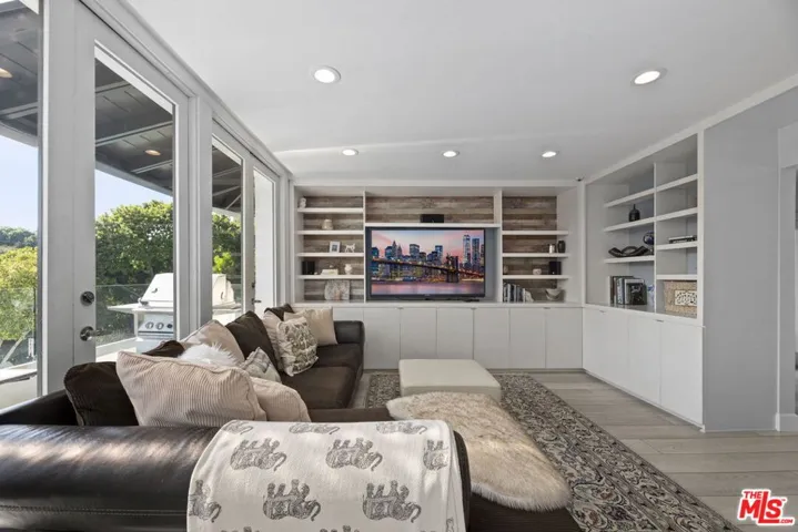 641 Walther Way, Los Angeles, California 90049