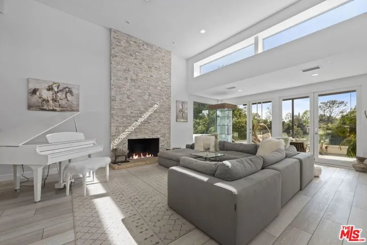641 Walther Way, Los Angeles, California 90049