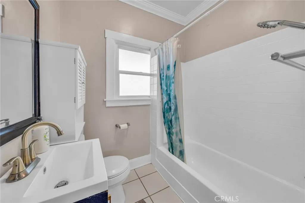 4125 S Figueroa Street 218, Los Angeles, California 90037 home-pic-12