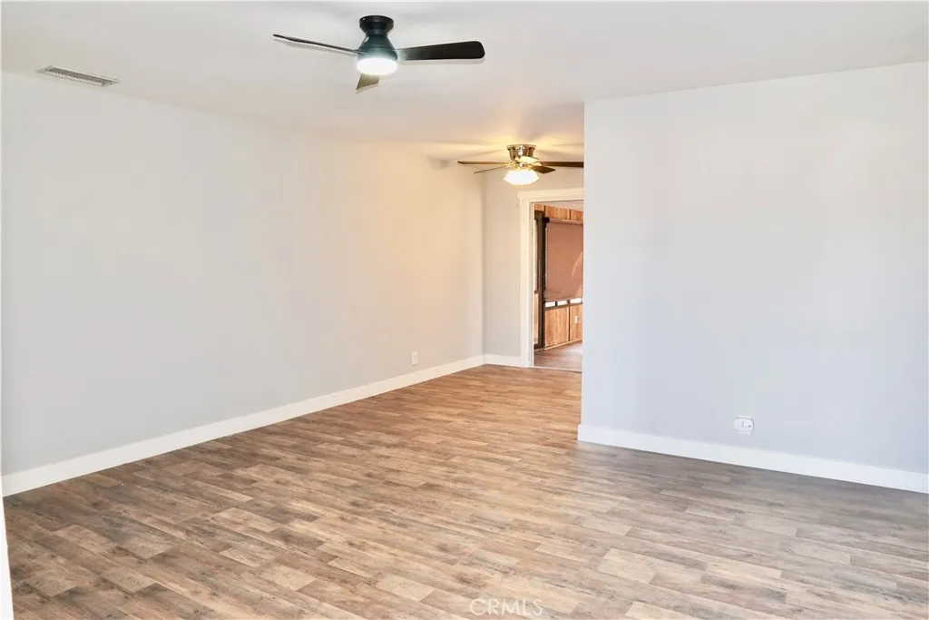 8654 Greenpoint Avenue, Riverside, California 92503 home-pic-3