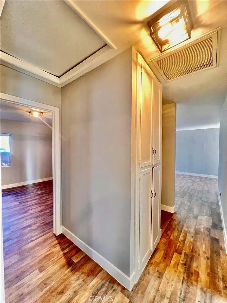 8654 Greenpoint Avenue, Riverside, California 92503 home-pic-22