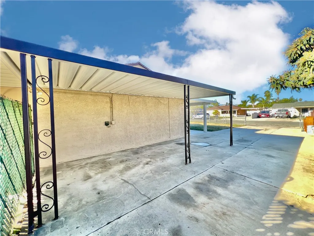 8654 Greenpoint Avenue, Riverside, California 92503 home-pic-28