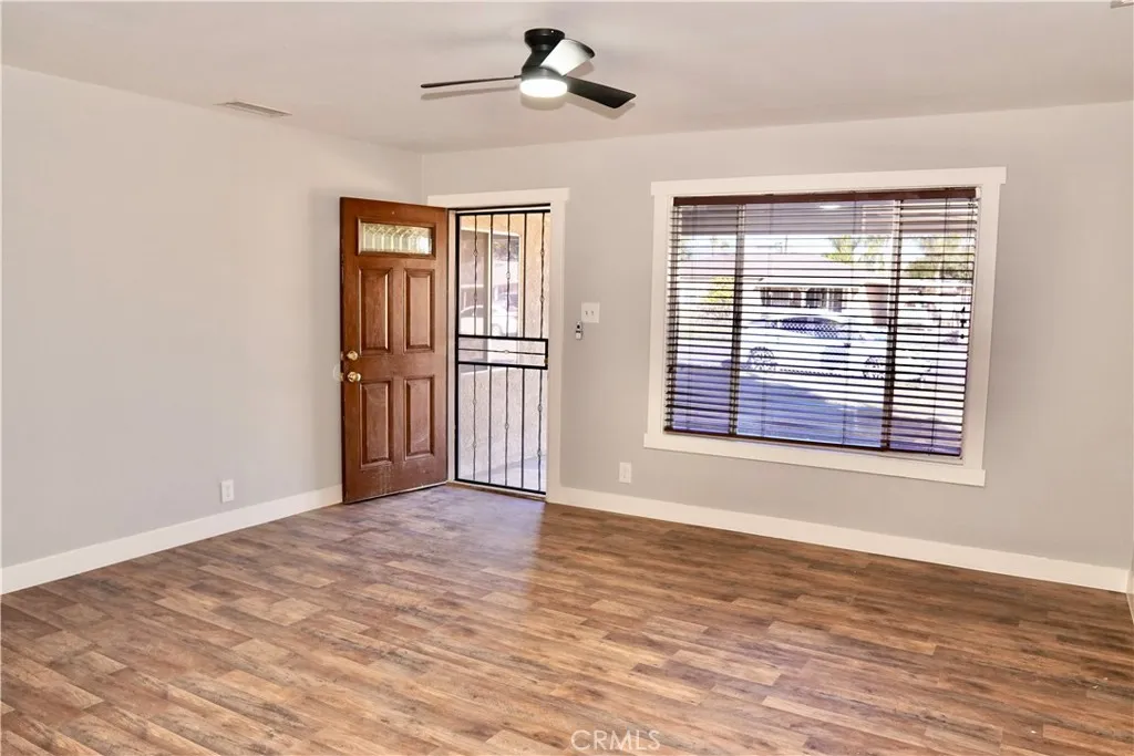 8654 Greenpoint Avenue, Riverside, California 92503 home-pic-4