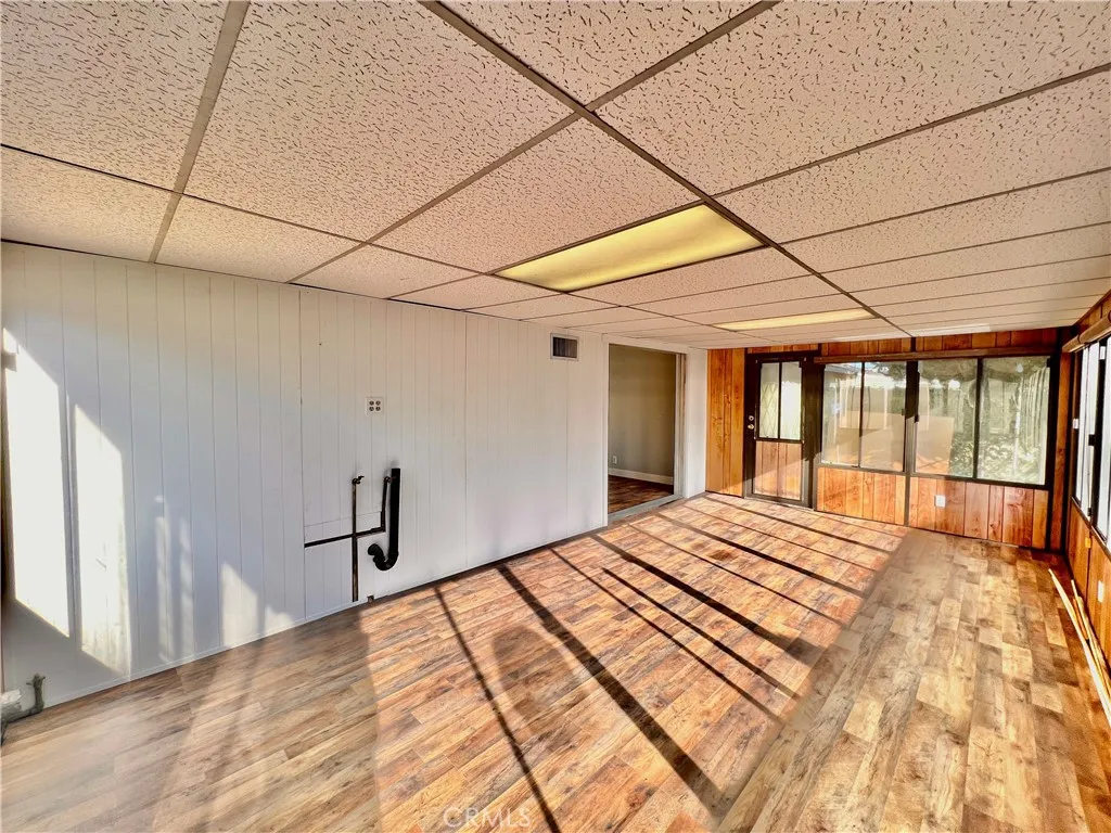 8654 Greenpoint Avenue, Riverside, California 92503 home-pic-12