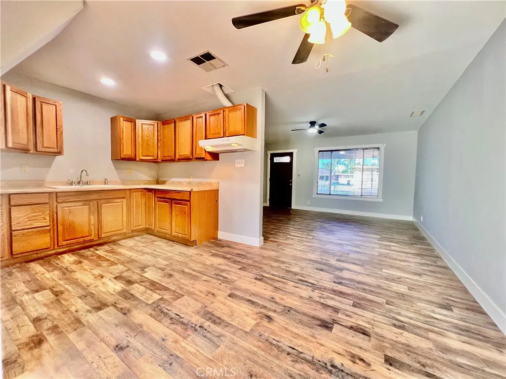 8654 Greenpoint Avenue, Riverside, California 92503 home-pic-9