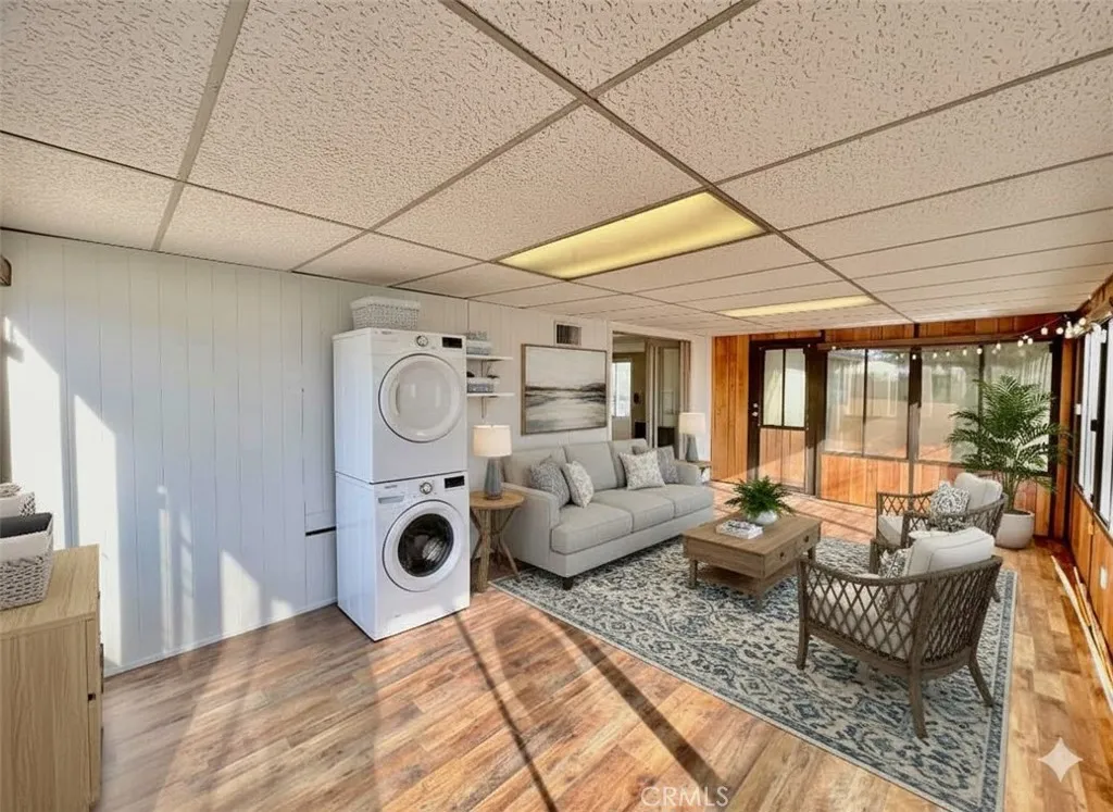 8654 Greenpoint Avenue, Riverside, California 92503 home-pic-11