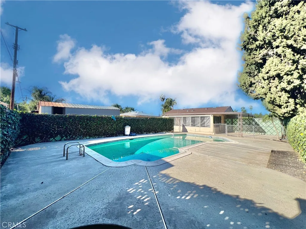 8654 Greenpoint Avenue, Riverside, California 92503 home-pic-2