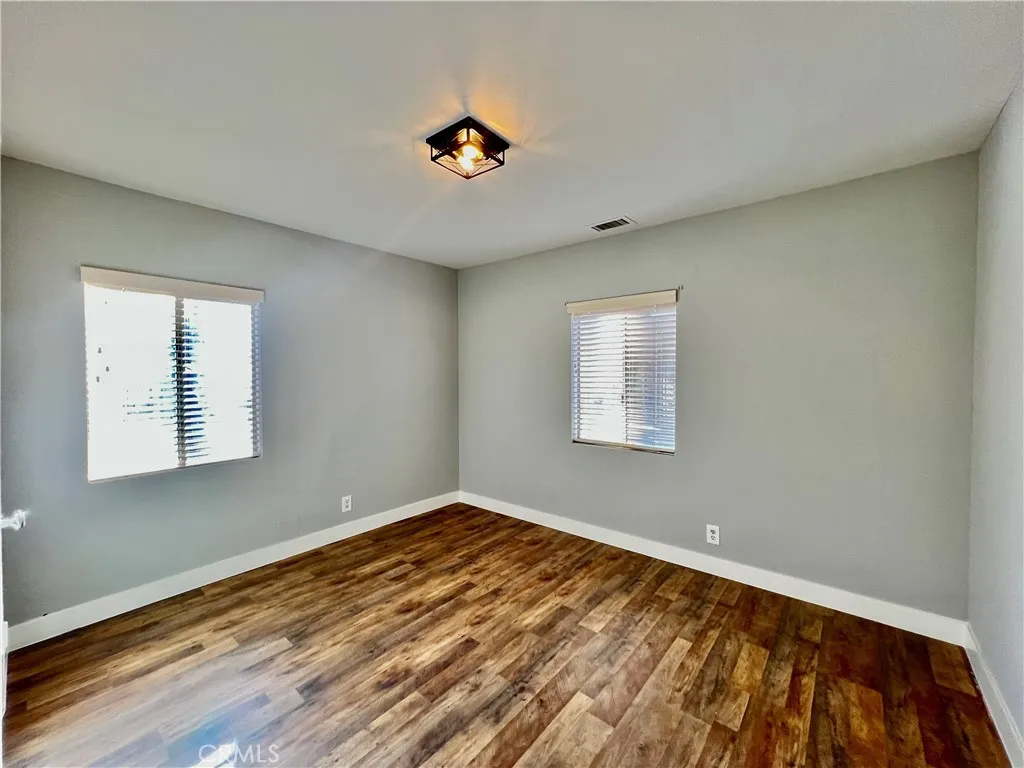 8654 Greenpoint Avenue, Riverside, California 92503 home-pic-24