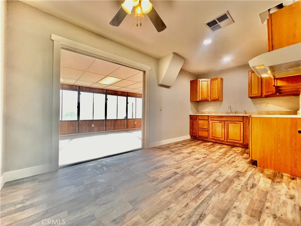 8654 Greenpoint Avenue, Riverside, California 92503 home-pic-10