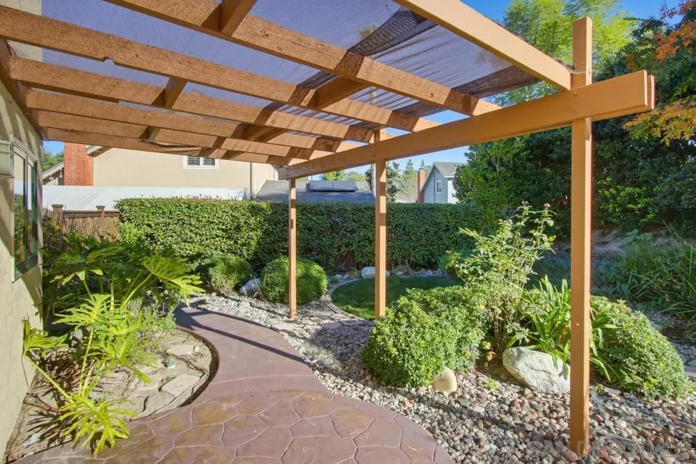 11385 Paseo Albacete, San Diego, California 92129 home-pic-40