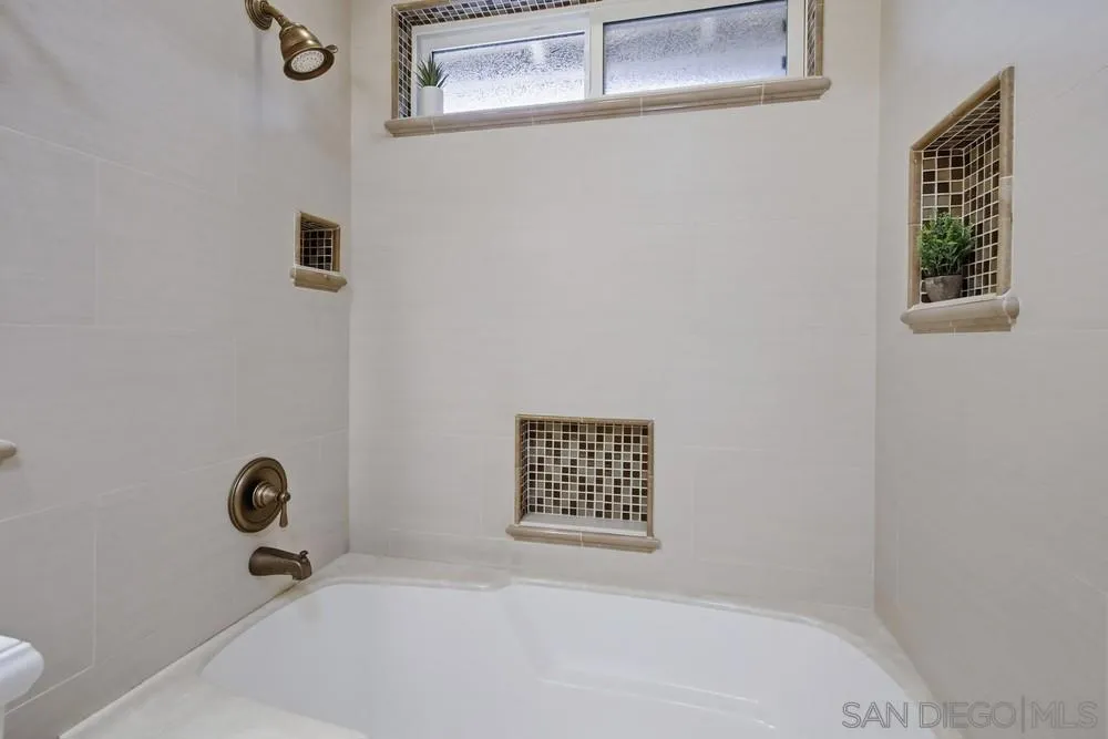 11385 Paseo Albacete, San Diego, California 92129 home-pic-31