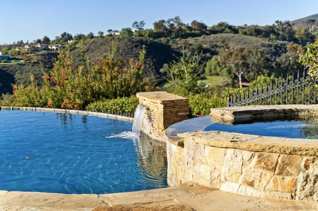 18486 Via Candela, Rancho Santa Fe, California 92091 home-pic-33
