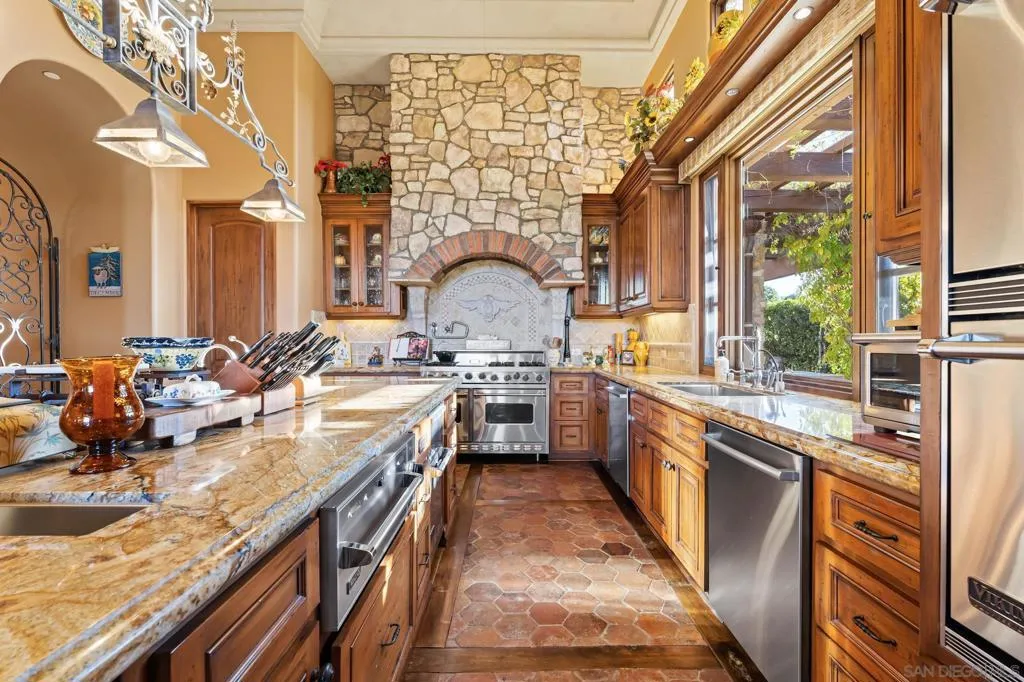 18486 Via Candela, Rancho Santa Fe, California 92091 home-pic-11