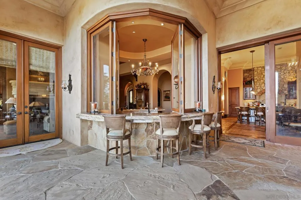 18486 Via Candela, Rancho Santa Fe, California 92091 home-pic-14