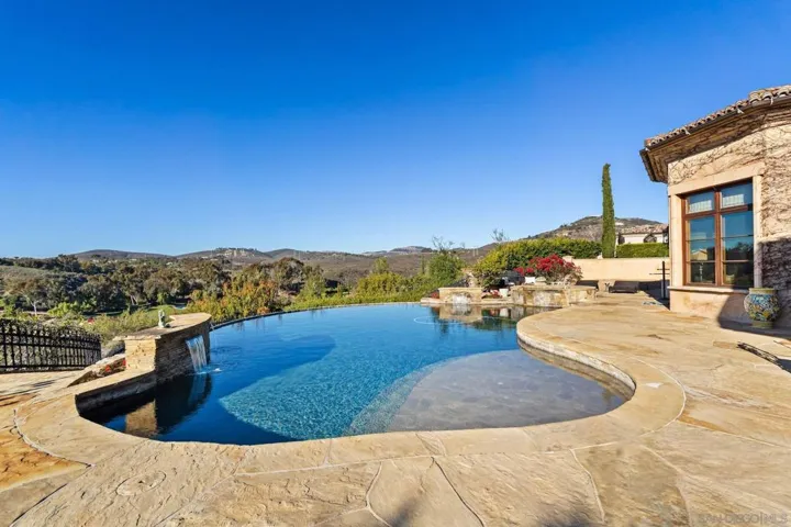 Swimming Pool/Hot Tub/Sauna