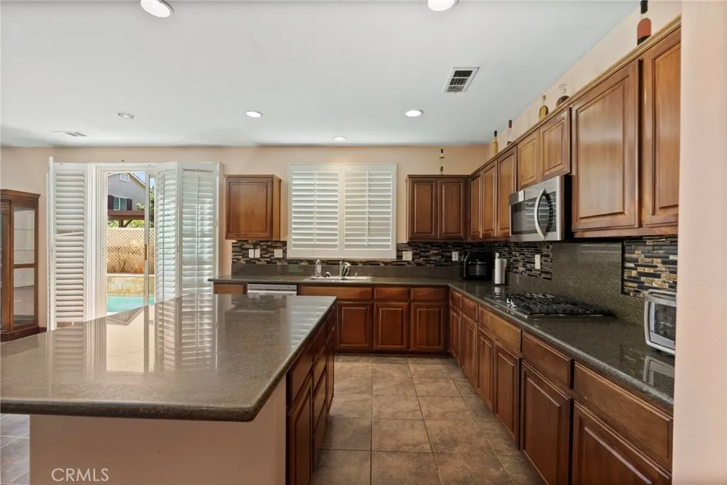 2300 Camellia Street, Palmdale, California 93551 home-pic-16