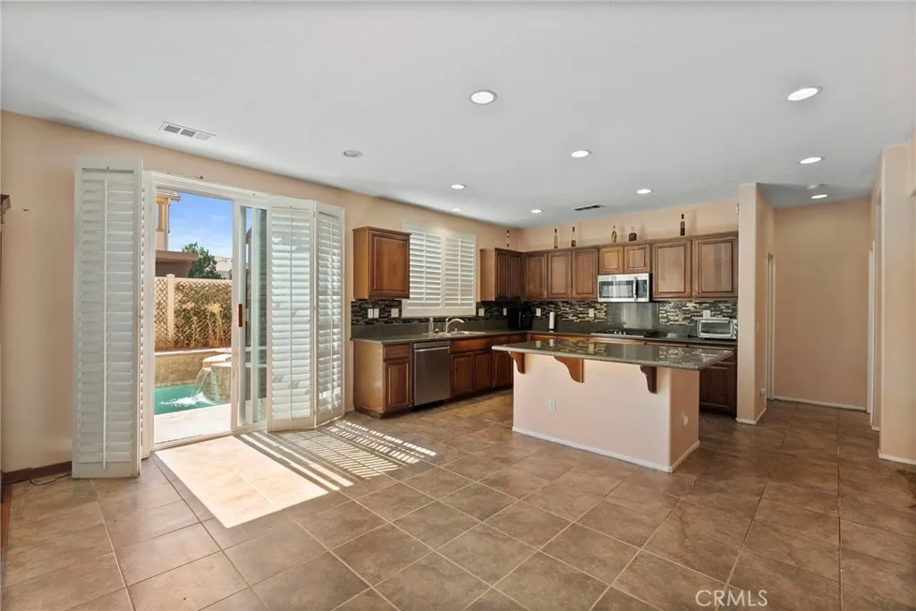 2300 Camellia Street, Palmdale, California 93551 home-pic-13