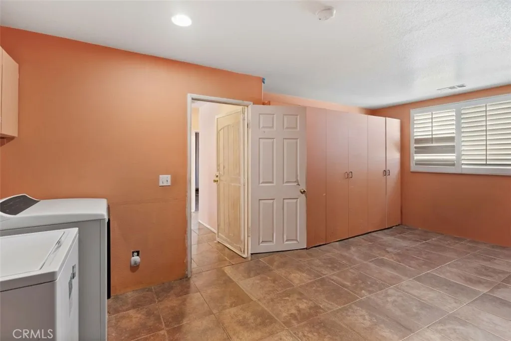 2300 Camellia Street, Palmdale, California 93551 home-pic-21