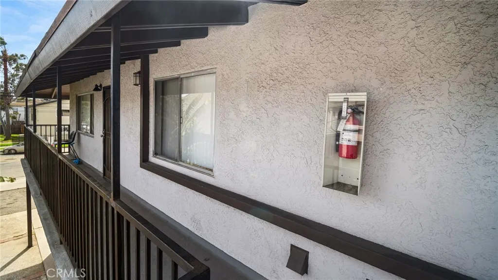 911 E 10th Street, Long Beach, California 90813 home-pic-13